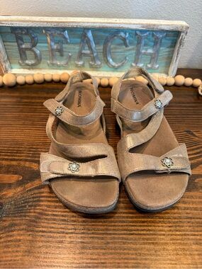 Romika Gold Metallic Leather Comfort Sandals Size 38 Adjustable Germany US 7.5-8
